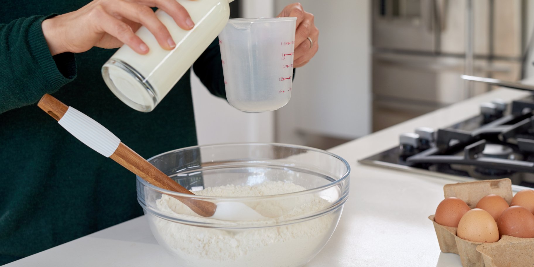 주방에 있는 도구로 완성하는 현실적인 베이킹 방법